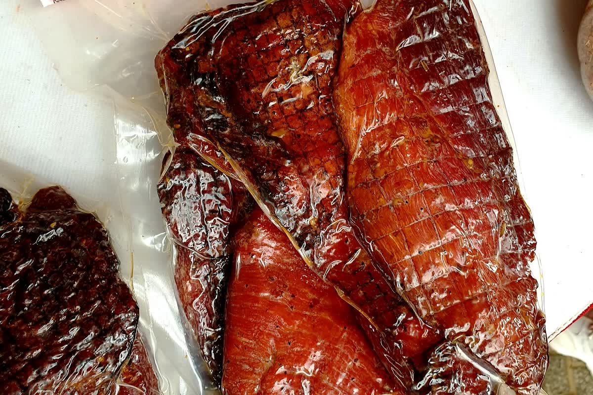 Pork over the fire, Thịt lợn gác bếp