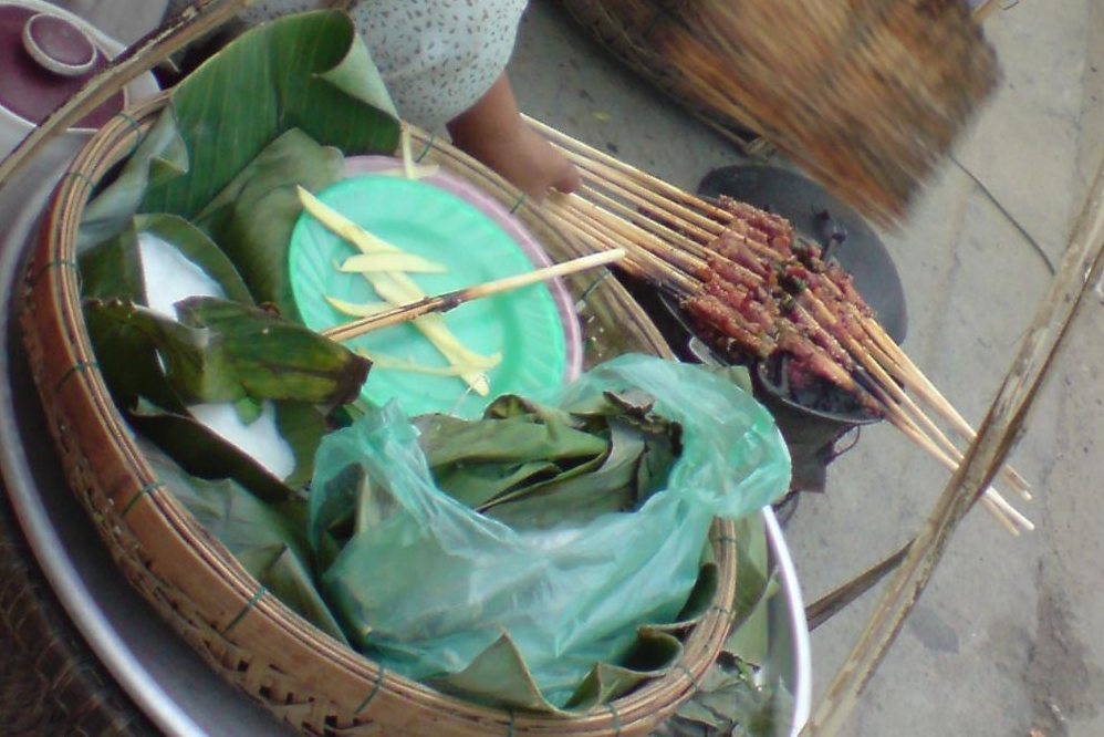 Banh uot thit nuong, Bánh ướt thịt nướng