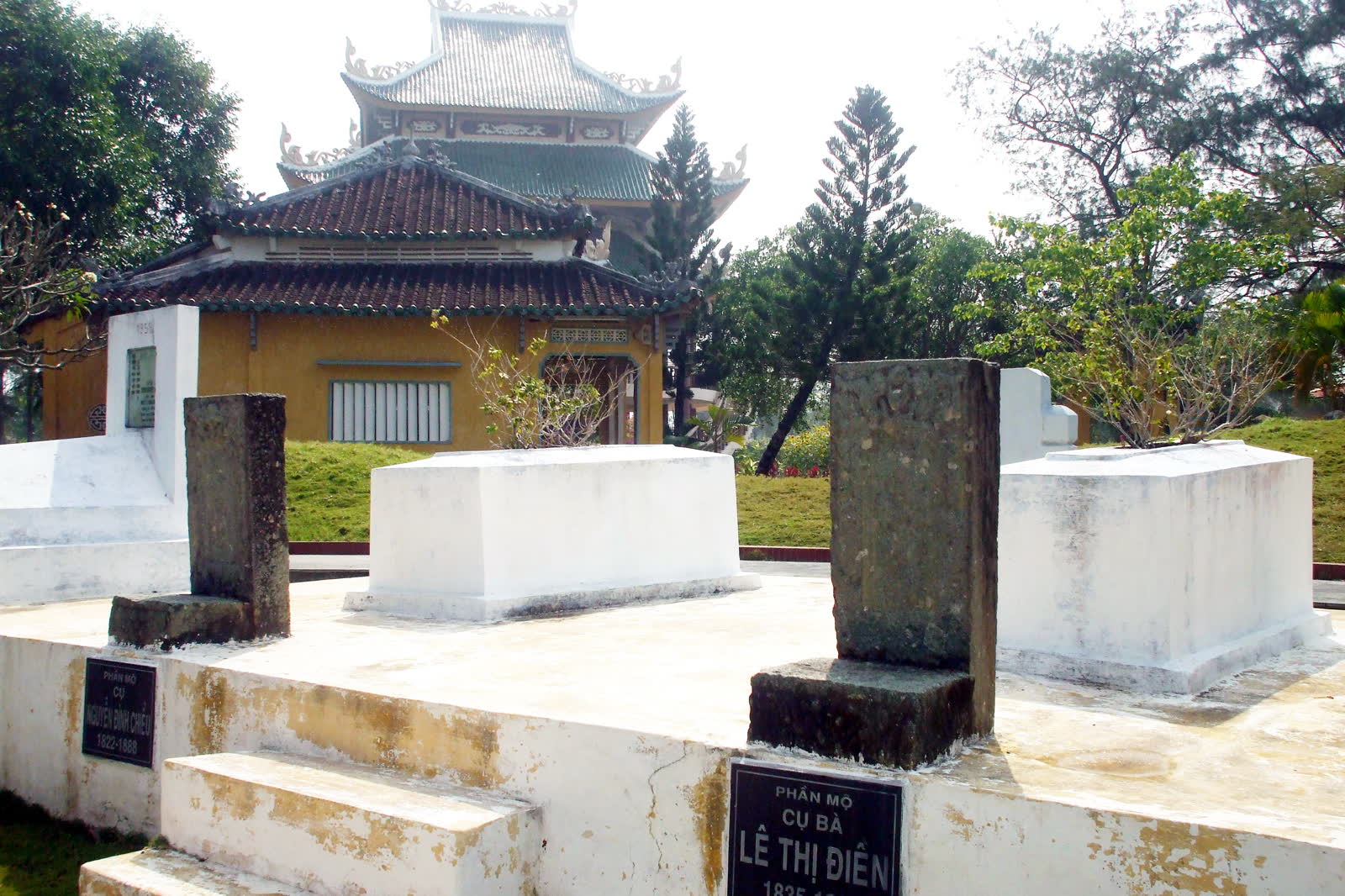 Nguyễn Đình Chiểu tomb and memorial