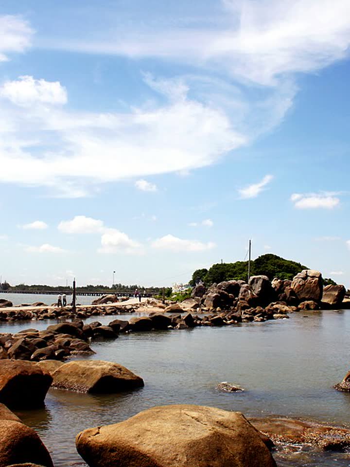 Biển Tây and the rock