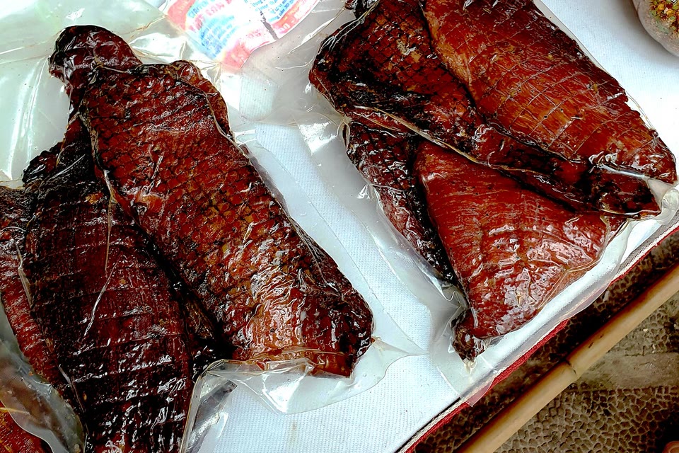 Kitchen-hung meat, Thịt treo gác bếp