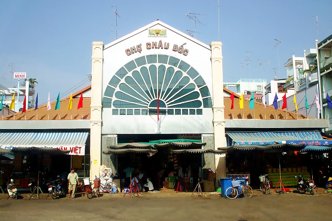 The market hall signed Chợ Châu Đốc
