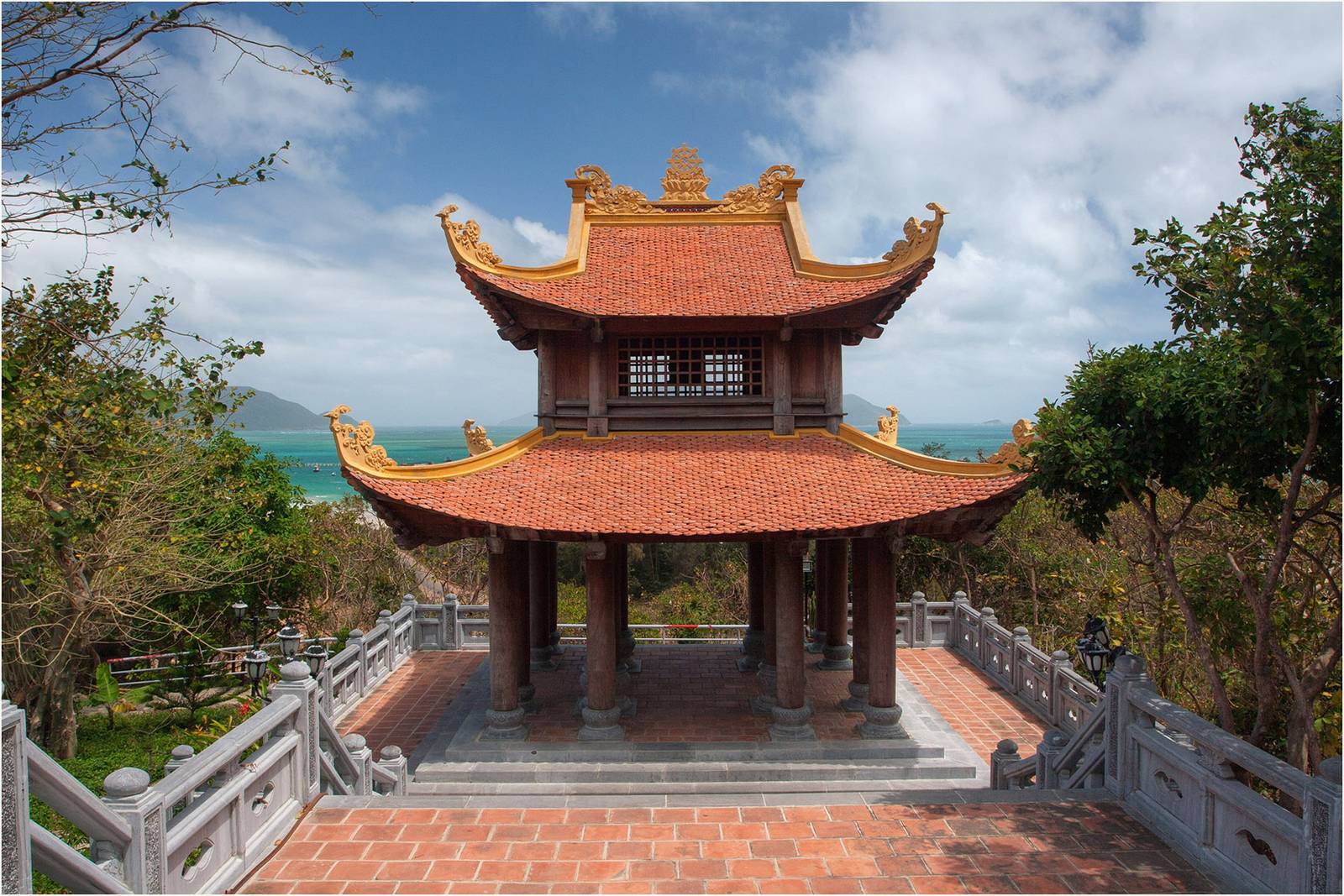 Van Son Pagoda