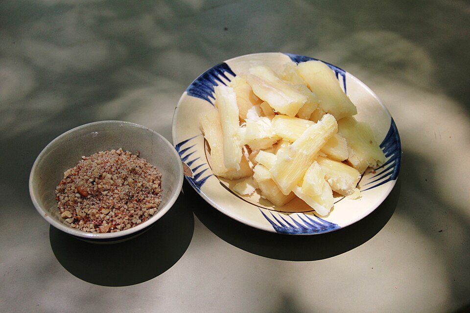 Boiled tapioca with sesame salt, Khoai mì luộc muối mè