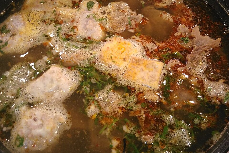 Veal and forest-green hotpot, Lẩu bò tơ rau rừng