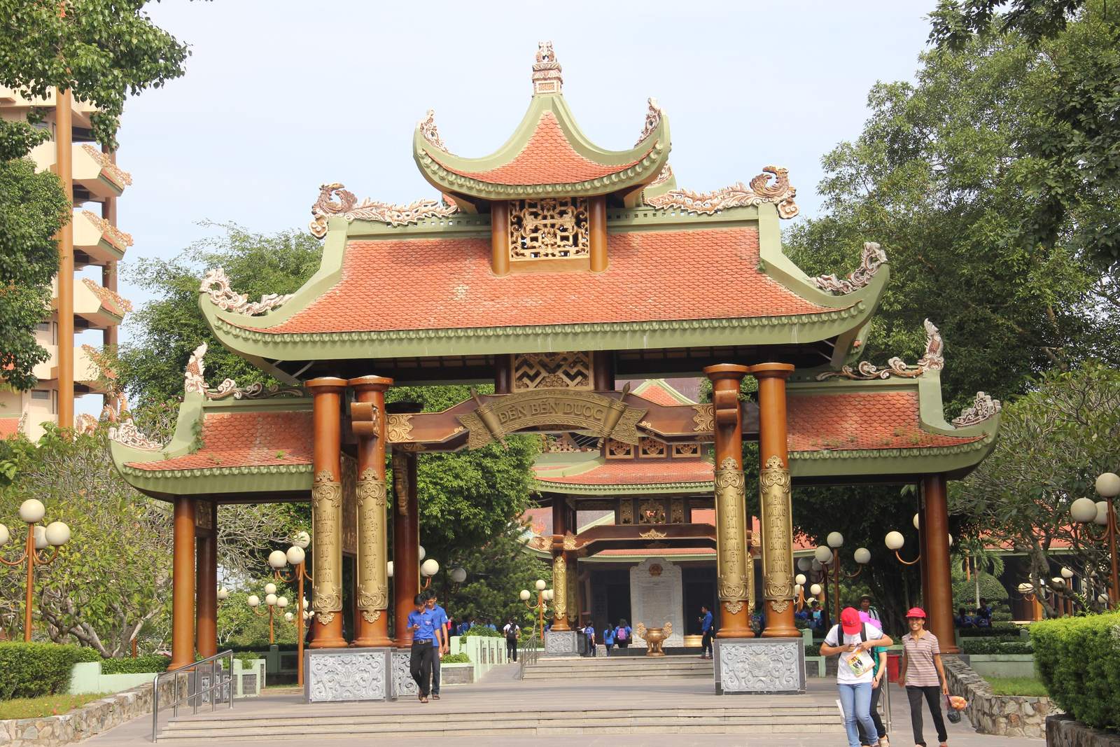 The three-gate entrance of Ben Duoc Temple, with the name on the beam and the path through to the hall