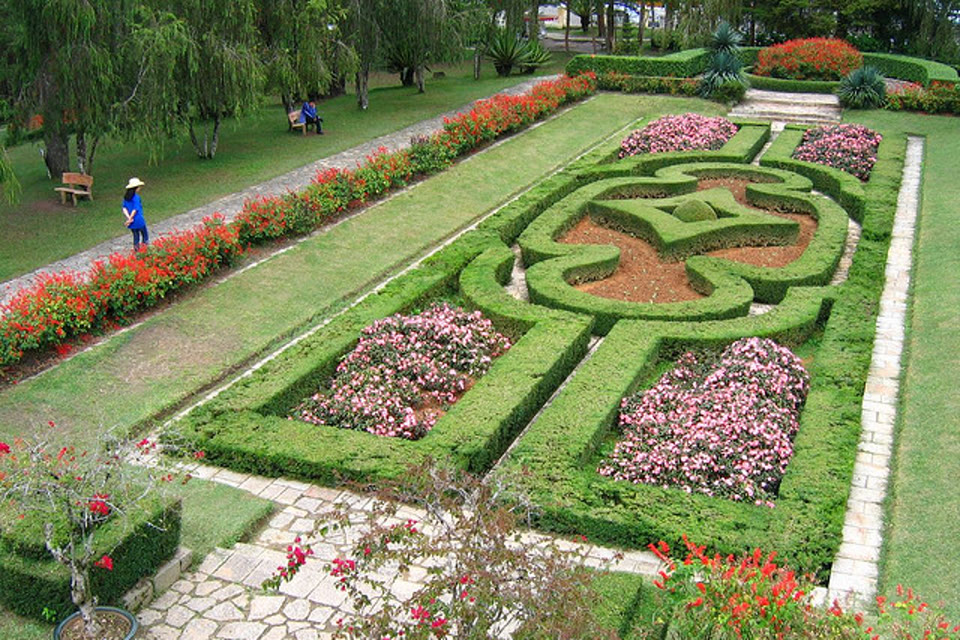 Garden in front of Bao Dai Palace III in Da Lat