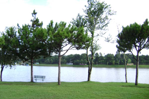 Xuan Huong Lake