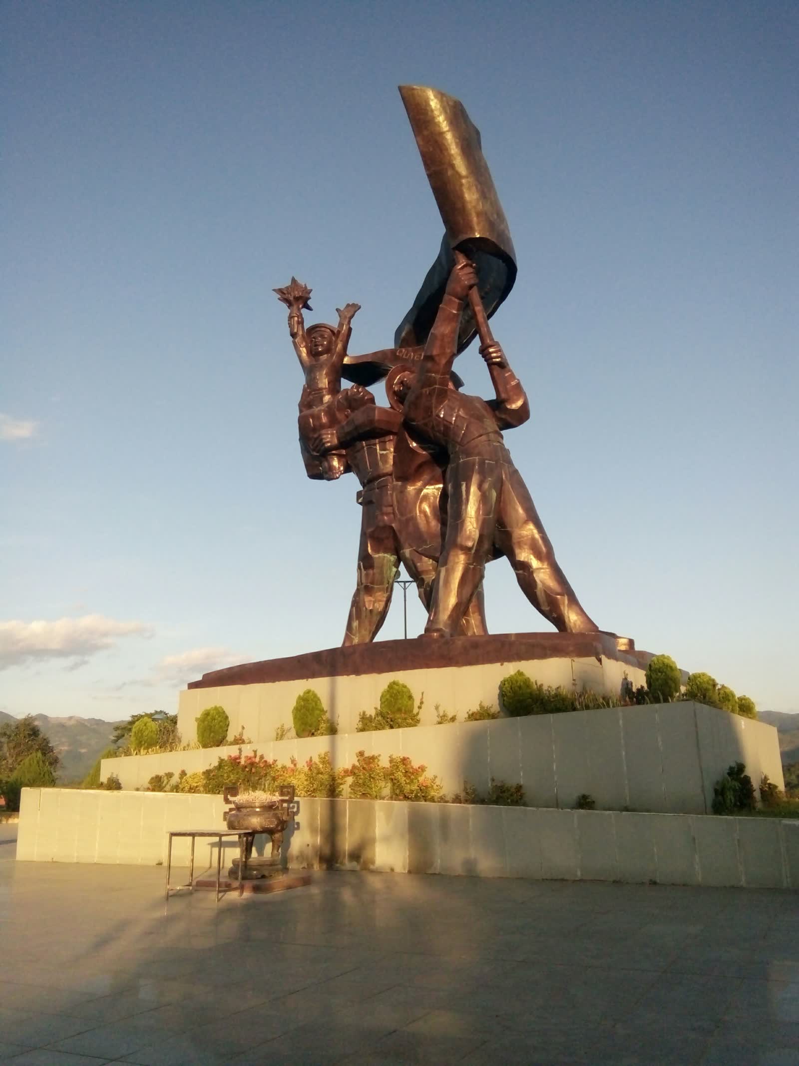 Victory monument and Hill D1