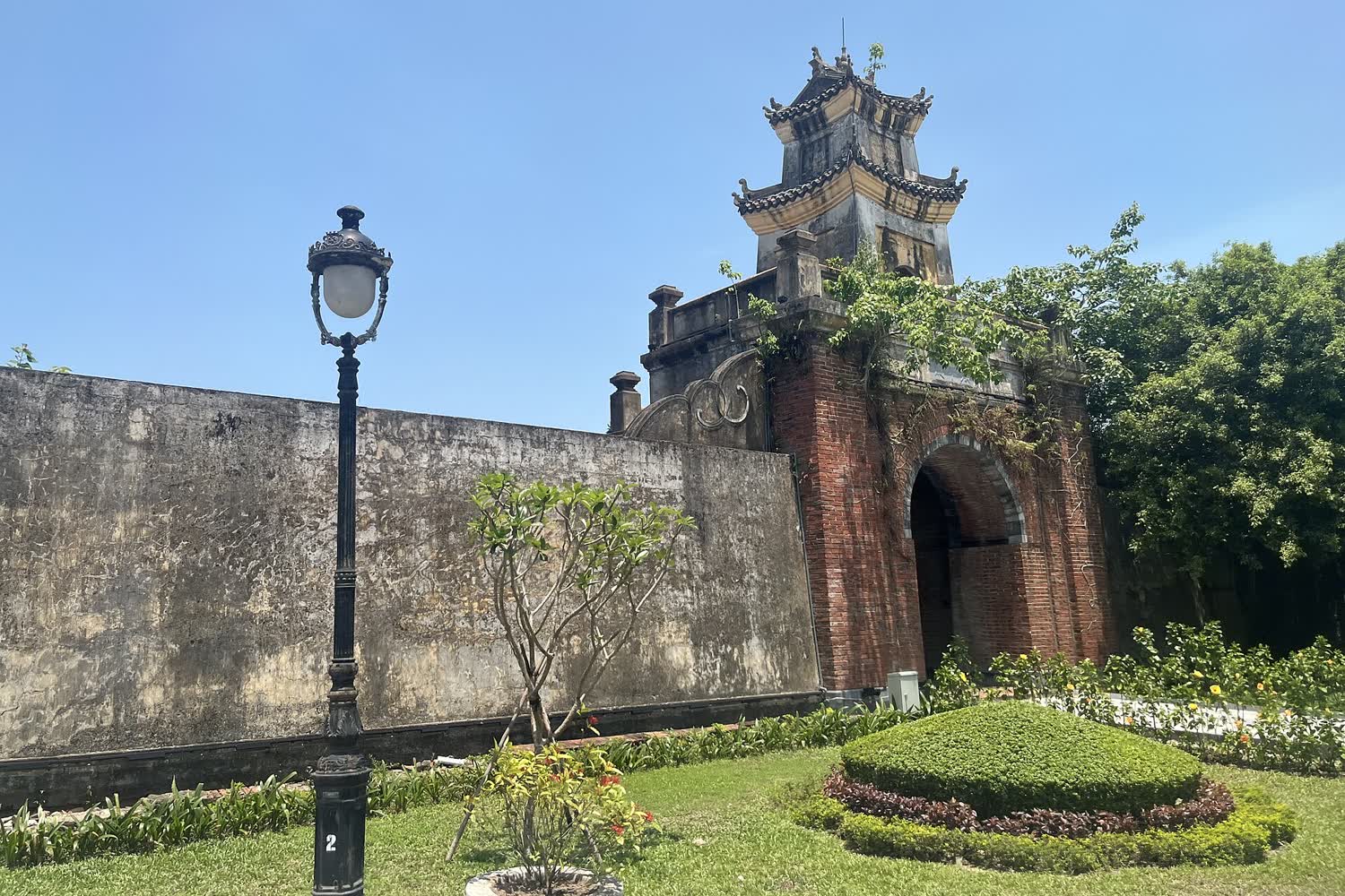 A closer view of the Quảng Bình Quan arch and the wall