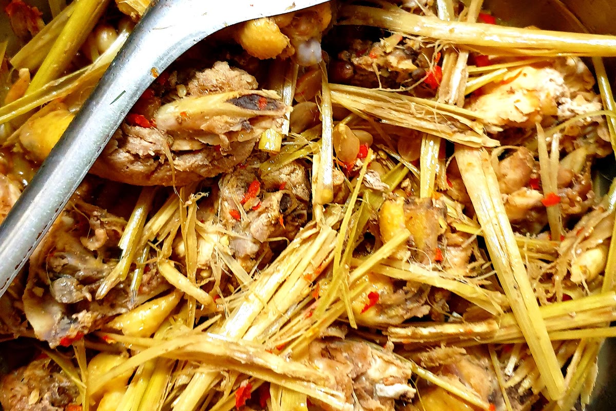 Chicken with lemongrass, Gà sả