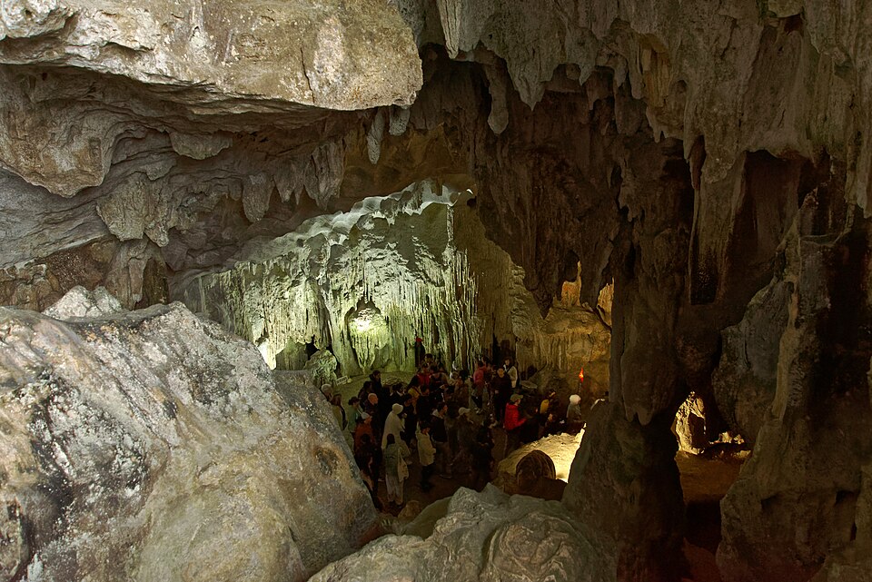 Sung Sot Cave