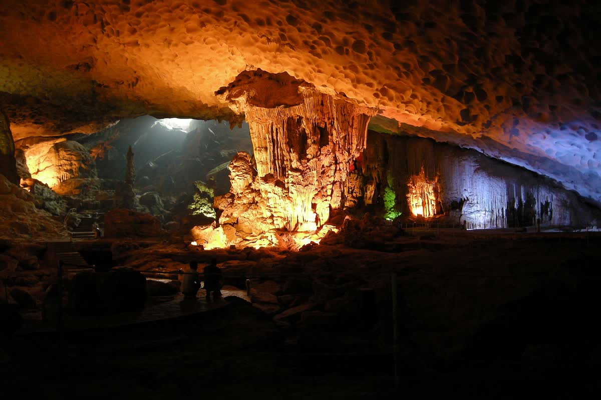 The lit chamber, with a column and the ceiling in frame