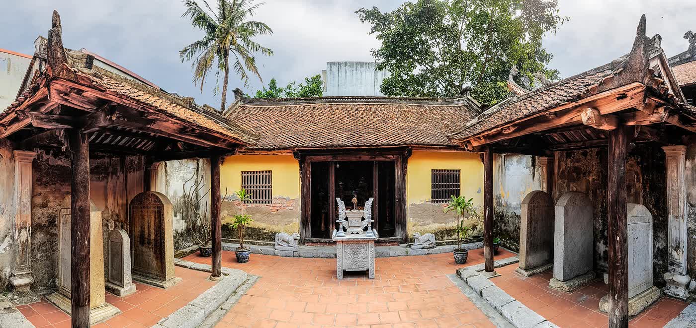Hang Kenh communal house