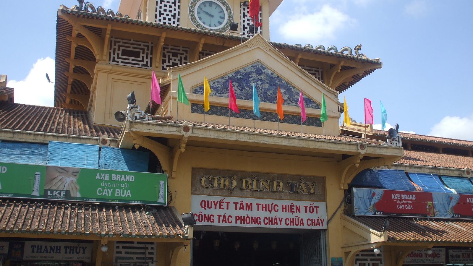 Binh Tay Market