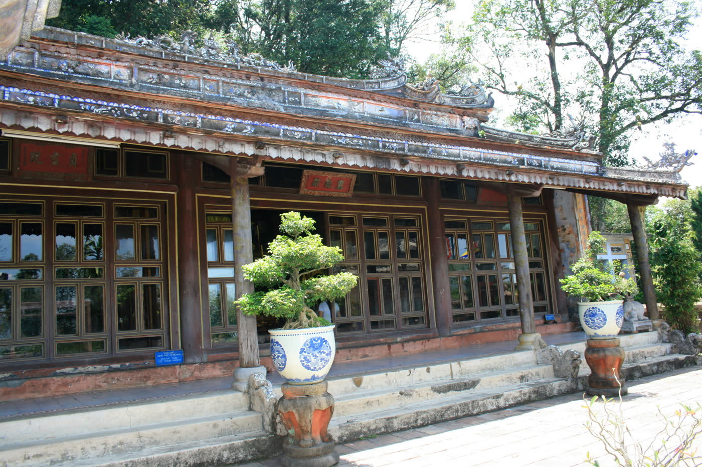 The temple hall, with pots along the porch
