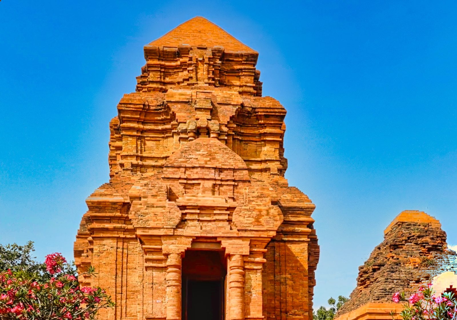 Close view of the brick doorway and tiers of the Po Sah Inu main tower