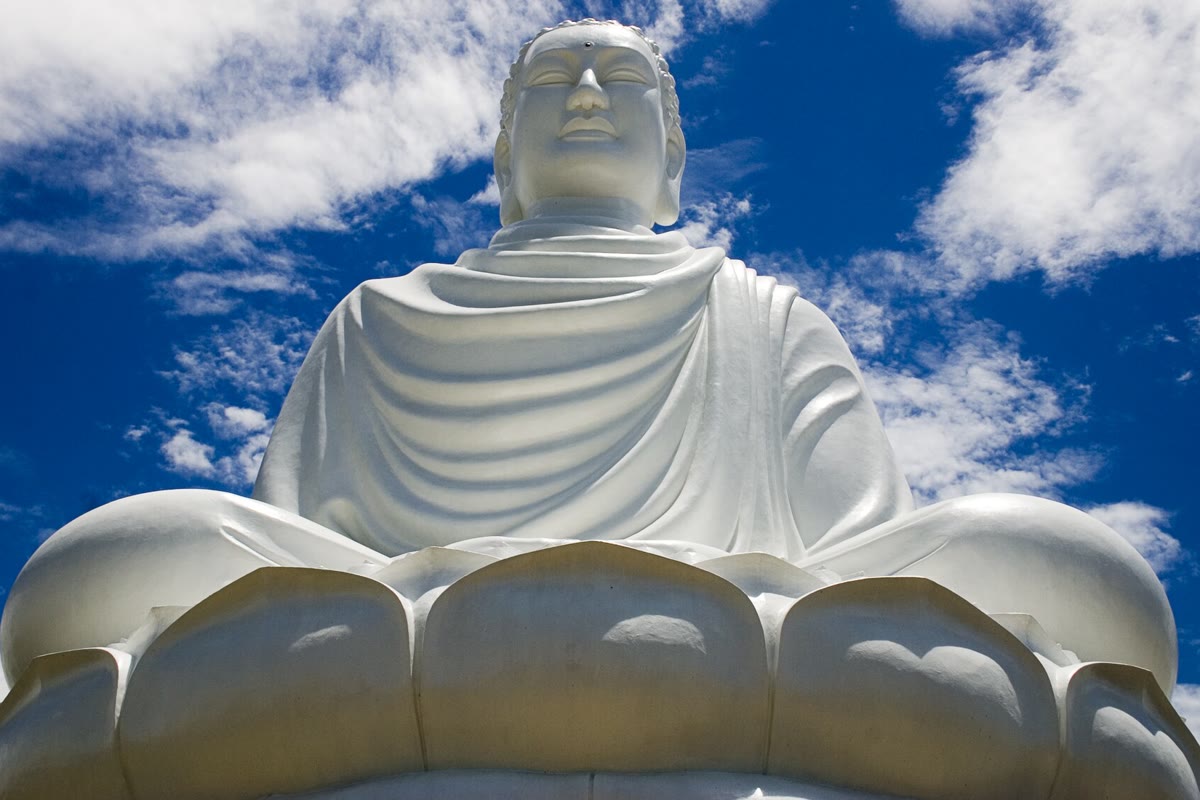 Close view of the white seated Buddha at Long Sơn