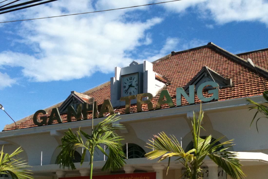 Closer view of the Ga Nha Trang sign