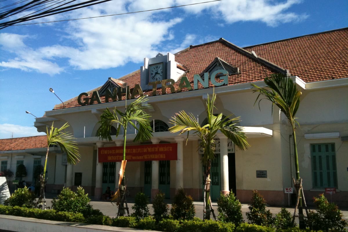 The station front, with the Ga Nha Trang letters over the doors