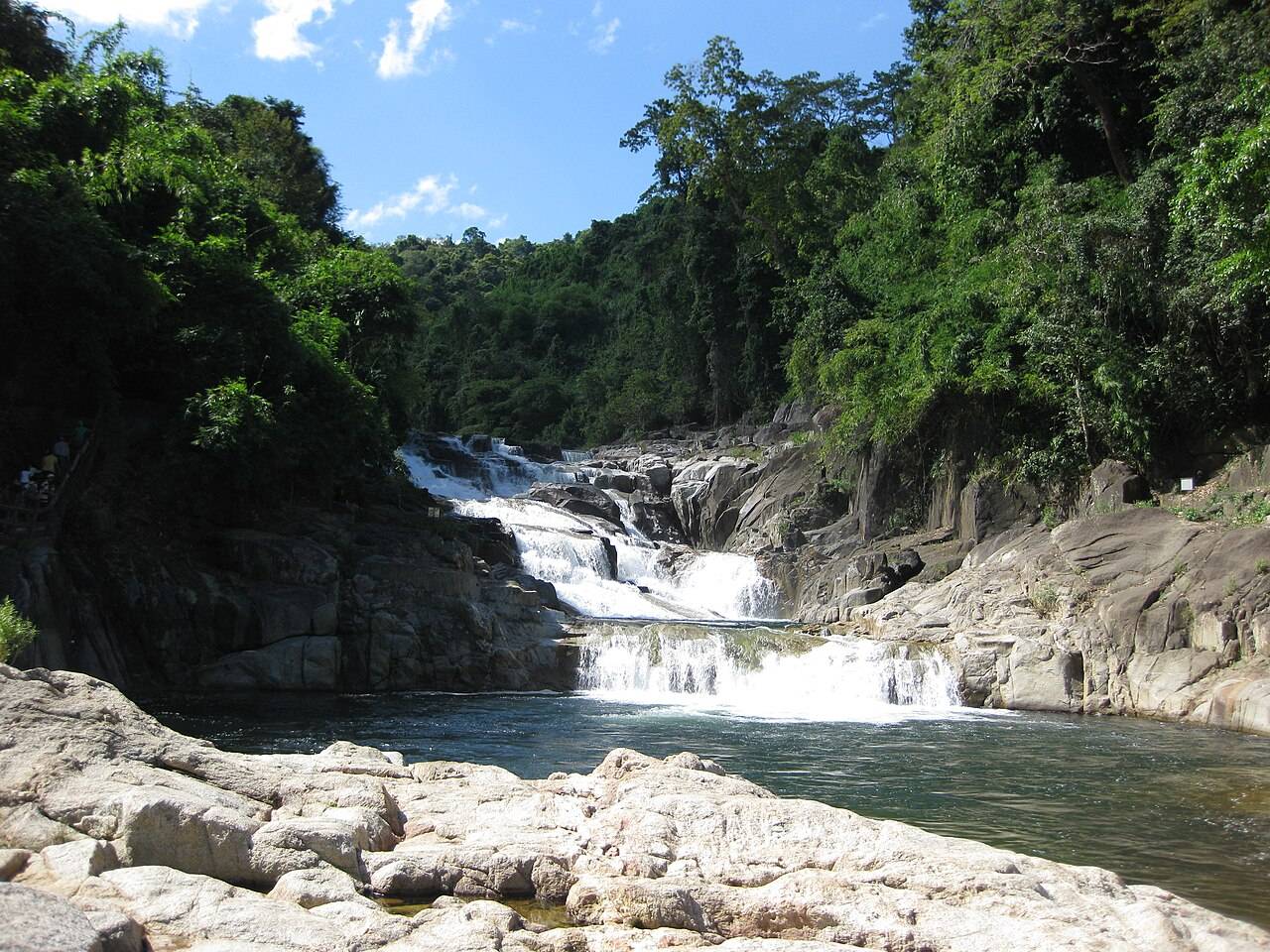 The stepped falls and the pool at Yang Bay