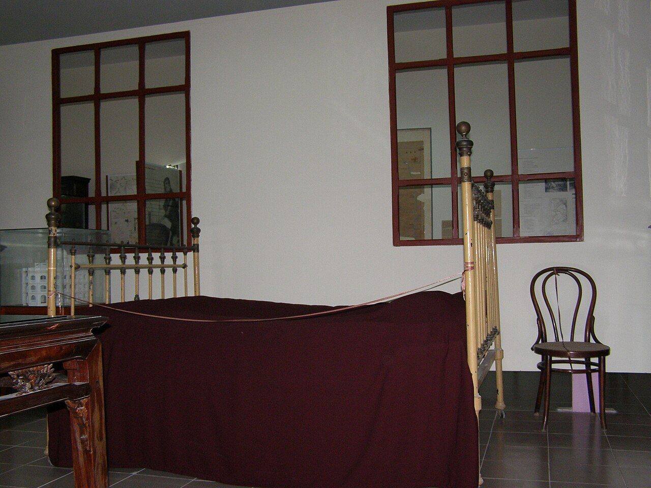 An iron bed and a chair in the Yersin Museum in Nha Trang