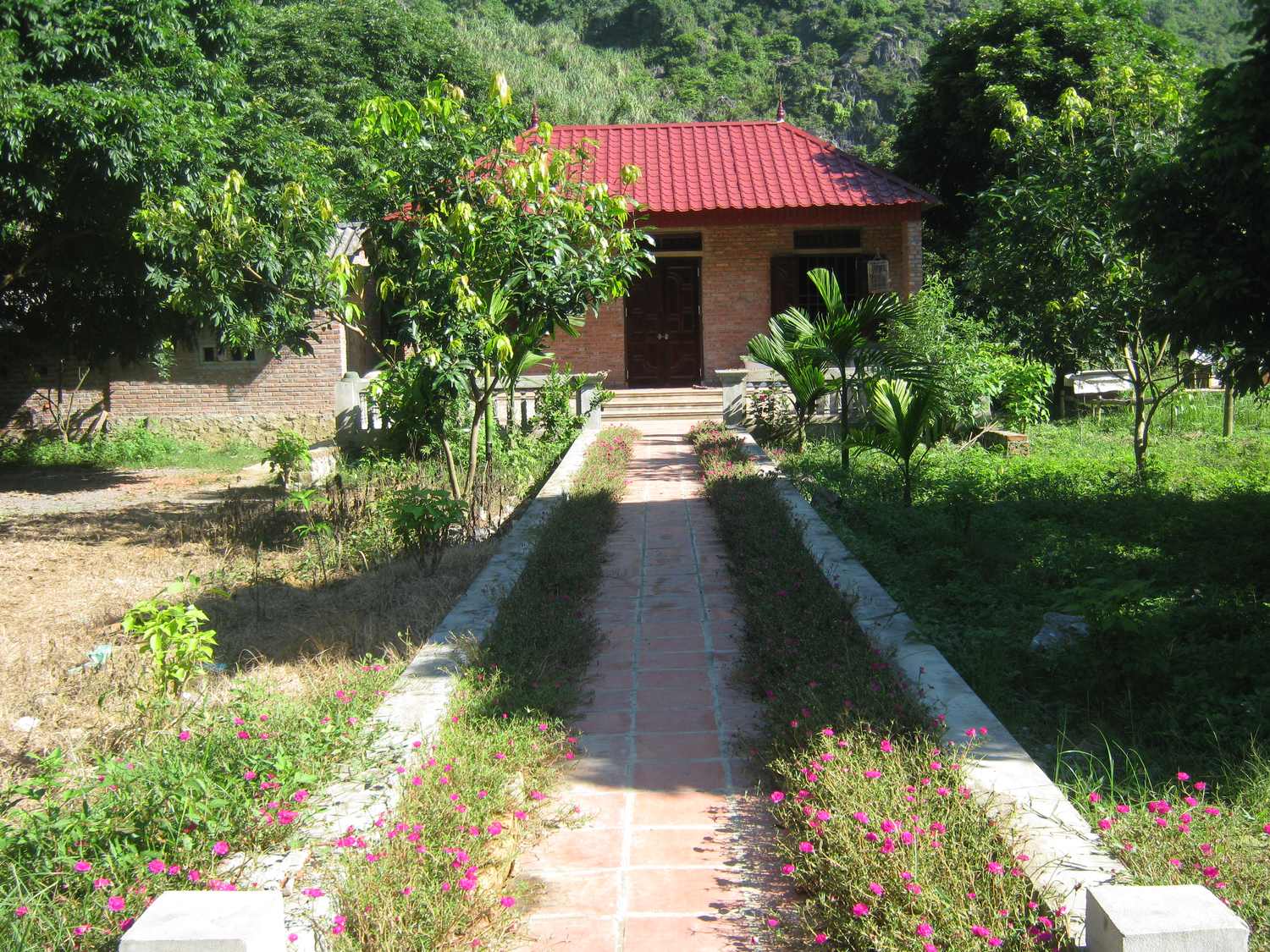 The brick hall and the cliff at Dong Hoa Lu