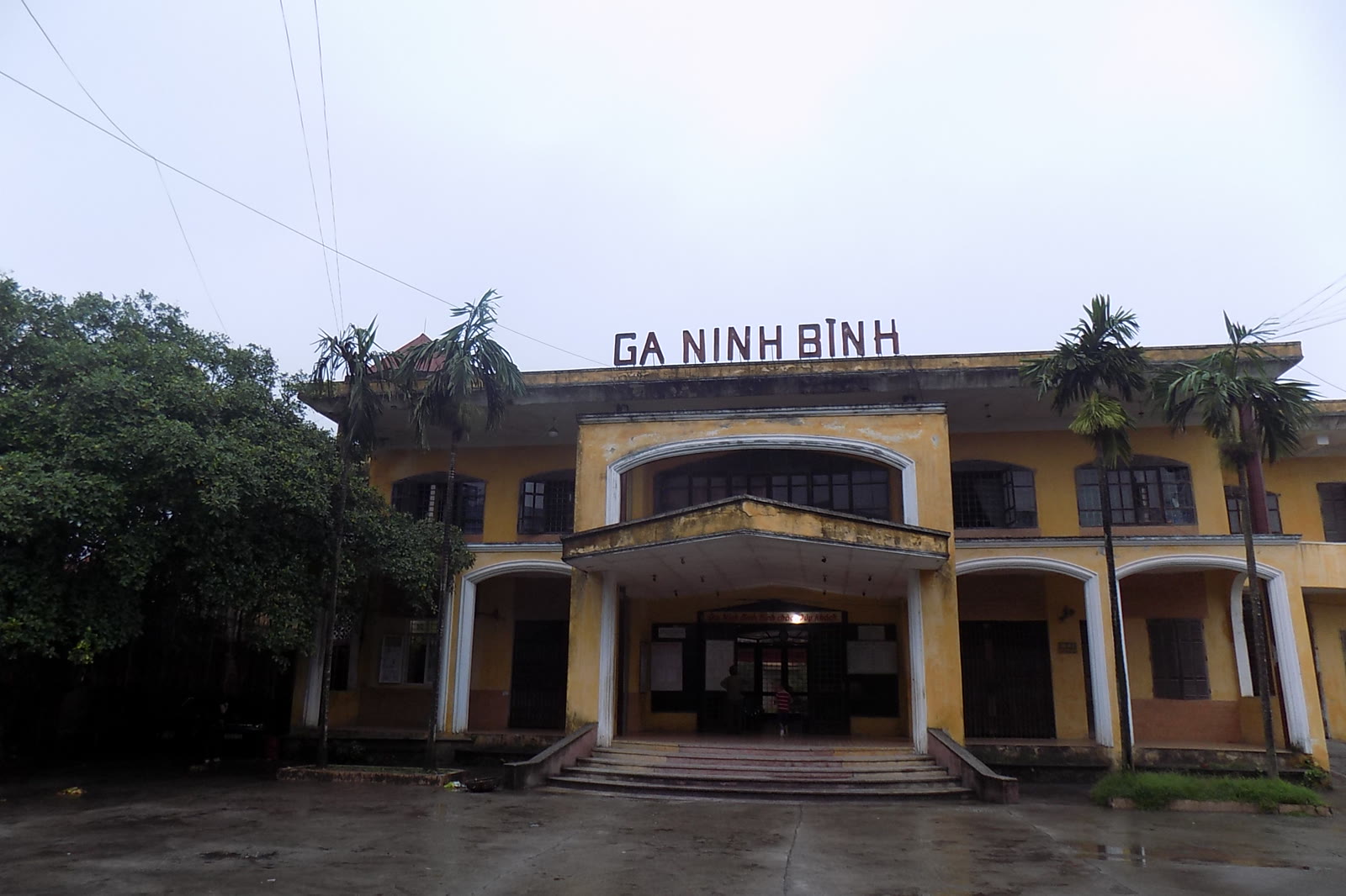 A yellow station building with the sign GA NINH BÌNH