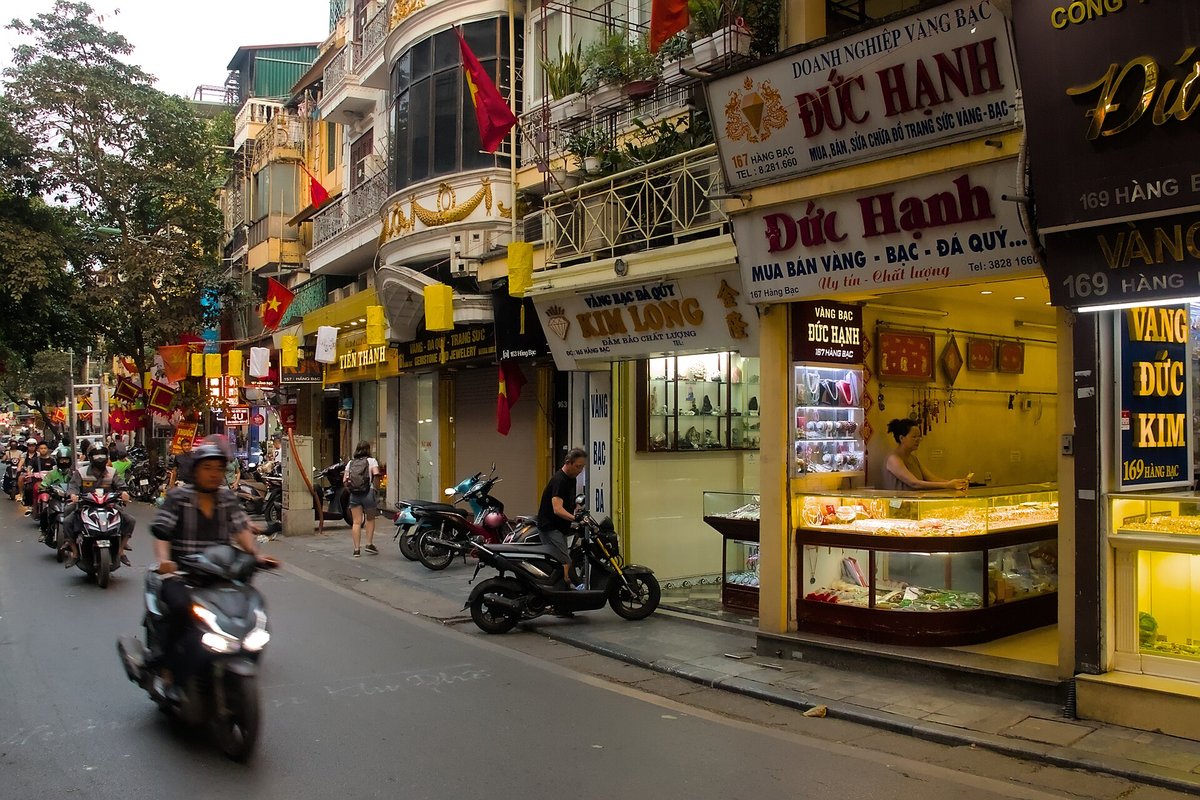 Jewellers’ windows and gold-and-silver signs on Hang Bac