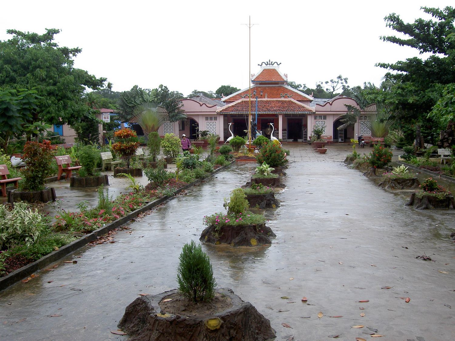 Nguyen Trung Truc shrine courtyard in the rain on Phu Quoc