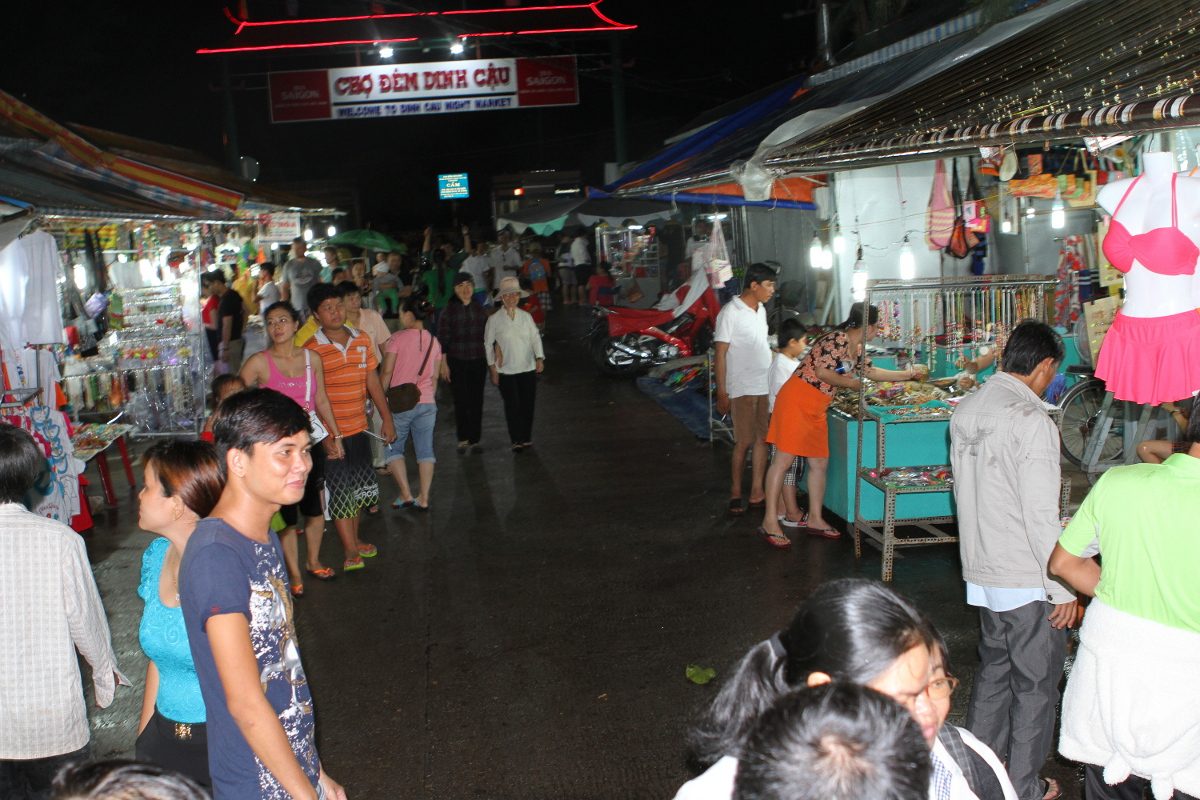 Dinh Cau Night Market