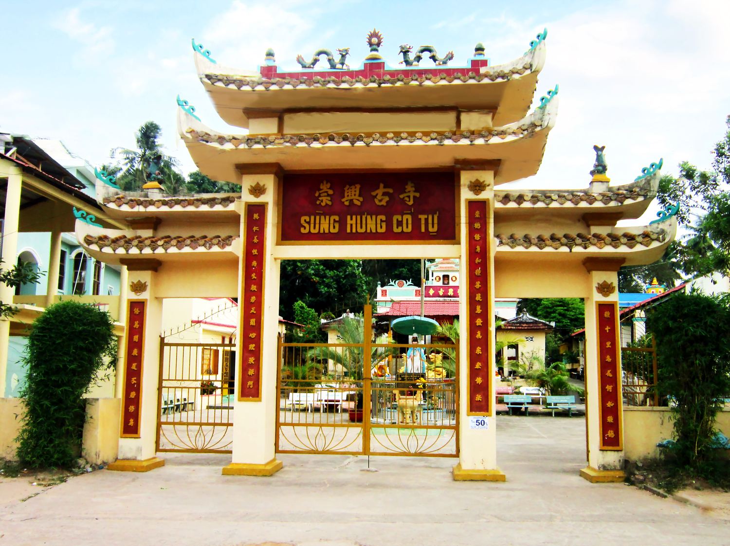 The ornate gate of Sung Hung Pagoda in Duong Dong, Phu Quoc