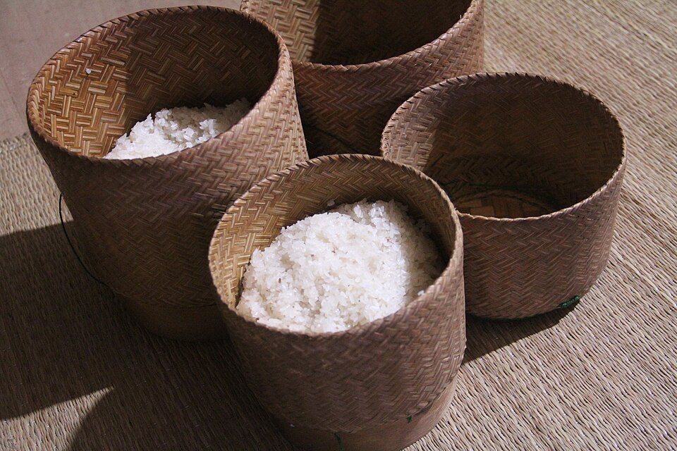 Steamed sticky rice at the camp, Xôi đồ