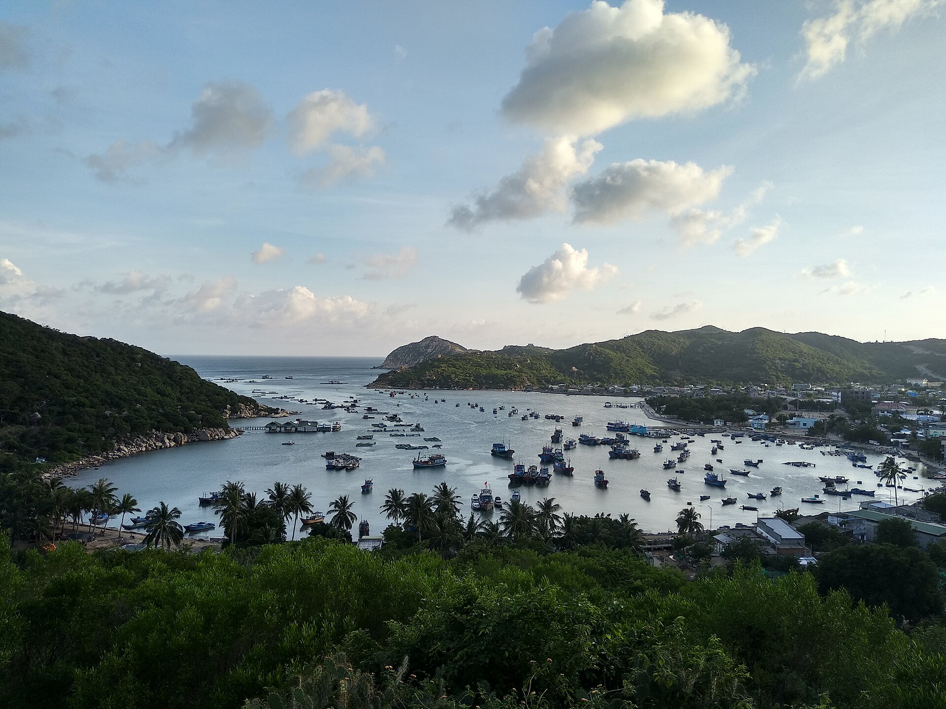 Vinh Hy Bay