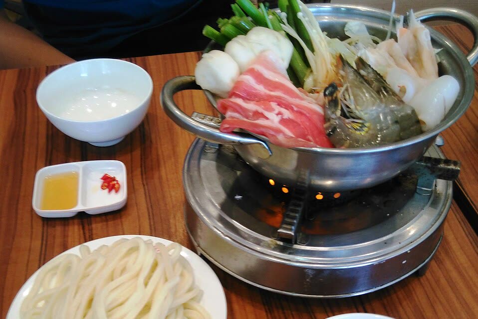 Seafood hotpot, 