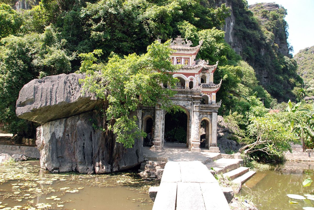 Bích Động Pagoda