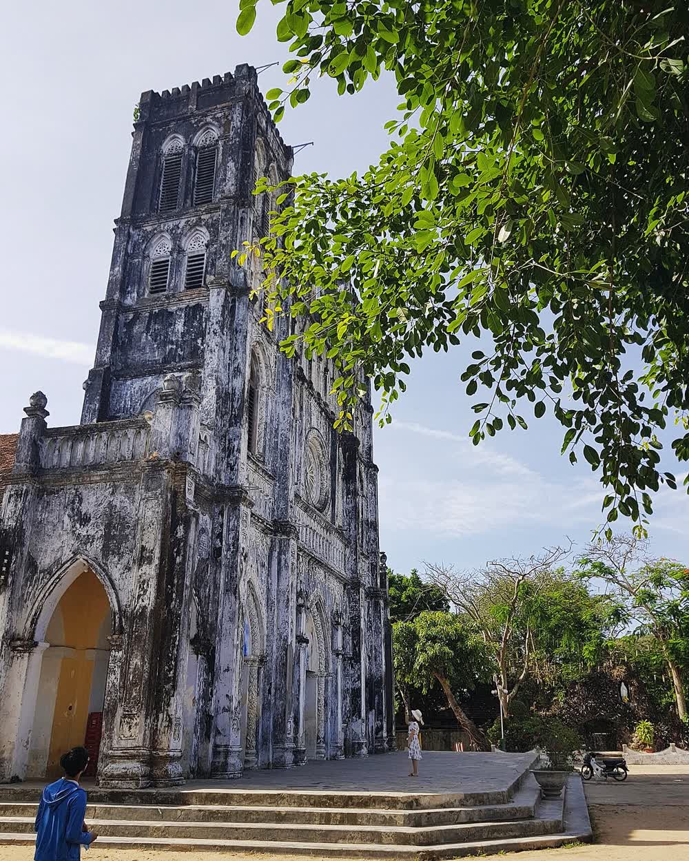 Side view of Mang Lang church, a weathered tower above the steps